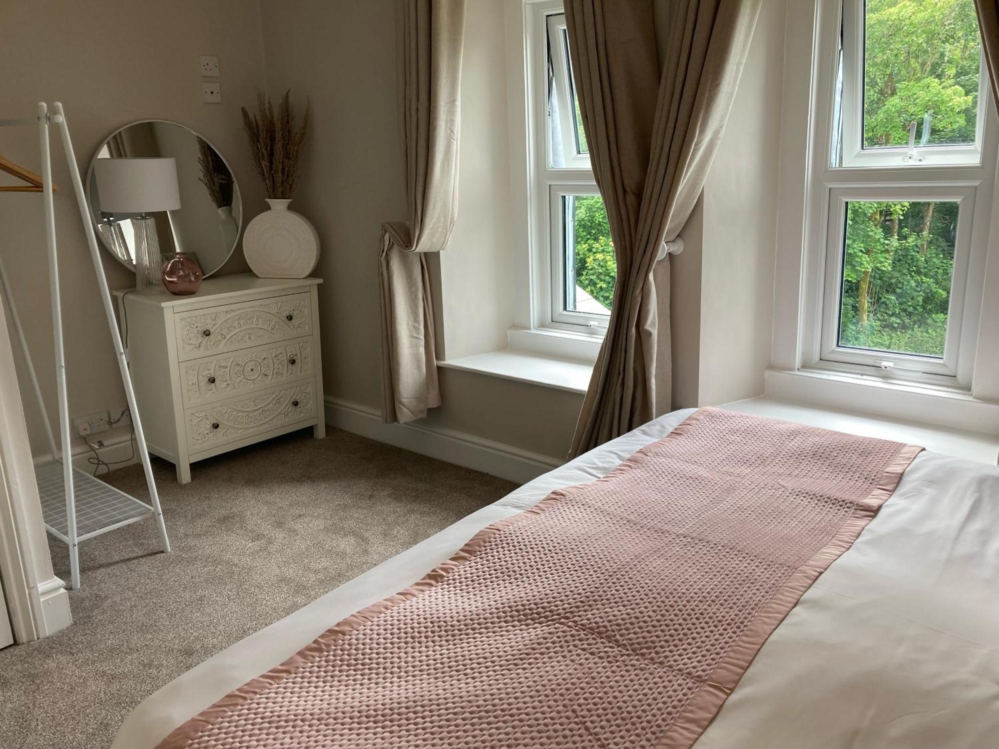 لانغامارتْش ويلز Serenity House Wales المظهر الخارجي الصورة